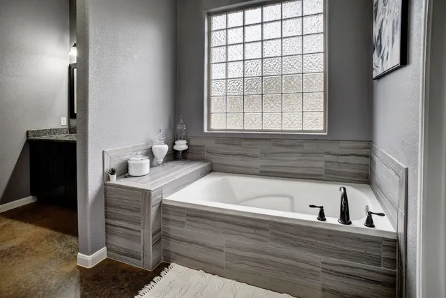 $419,900 | 172 Waipahoehoe Drive, Bastrop, TX 78602