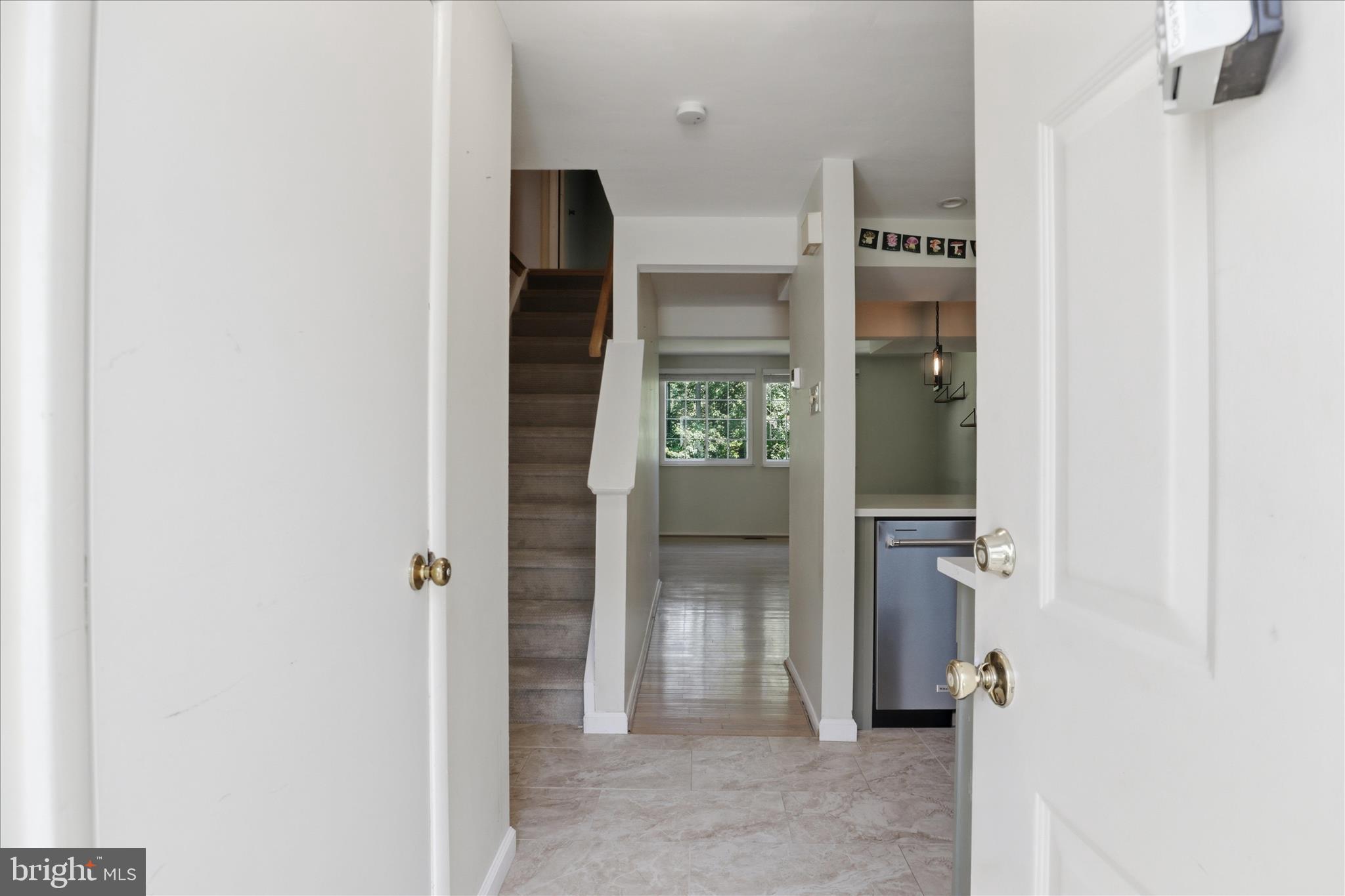1660 Harvest Green Court Reston, VA 20194 - Photo 4 of 36