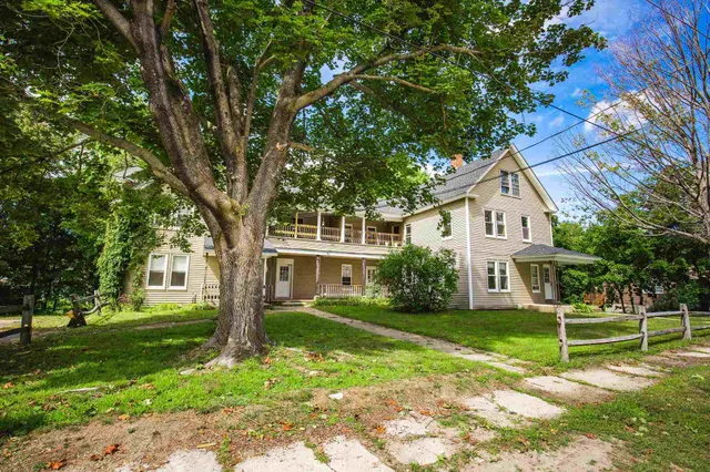 $2,295 | 4 C Bayley Avenue, Plymouth, NH 03264