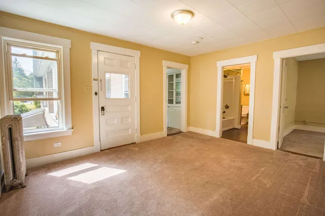 $2,295 | 4 C Bayley Avenue, Plymouth, NH 03264