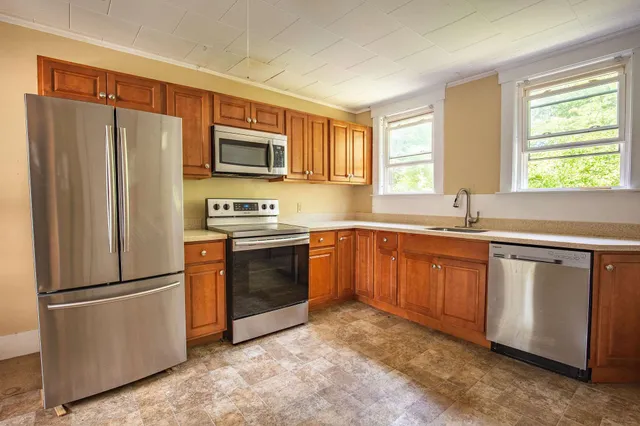 $2,295 | 4 C Bayley Avenue, Plymouth, NH 03264