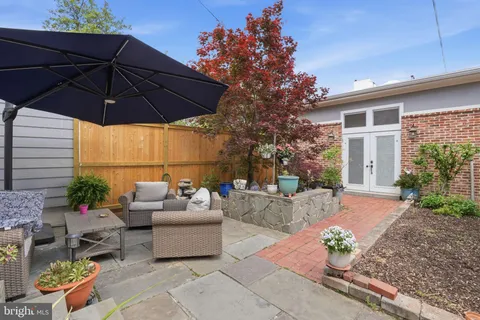 $1,100,000 | 721 10th Street Northeast, Washington, DC 20002