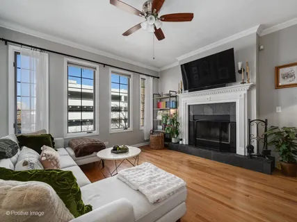 $399,900 | 825 West Eastwood Avenue, Unit 3E, Chicago, IL 60640