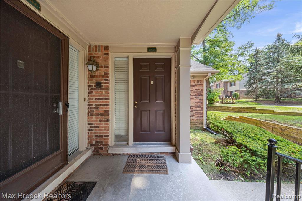 29664 Pine Ridge Circle Farmington Hills, MI 48331 - Photo 5 of 34