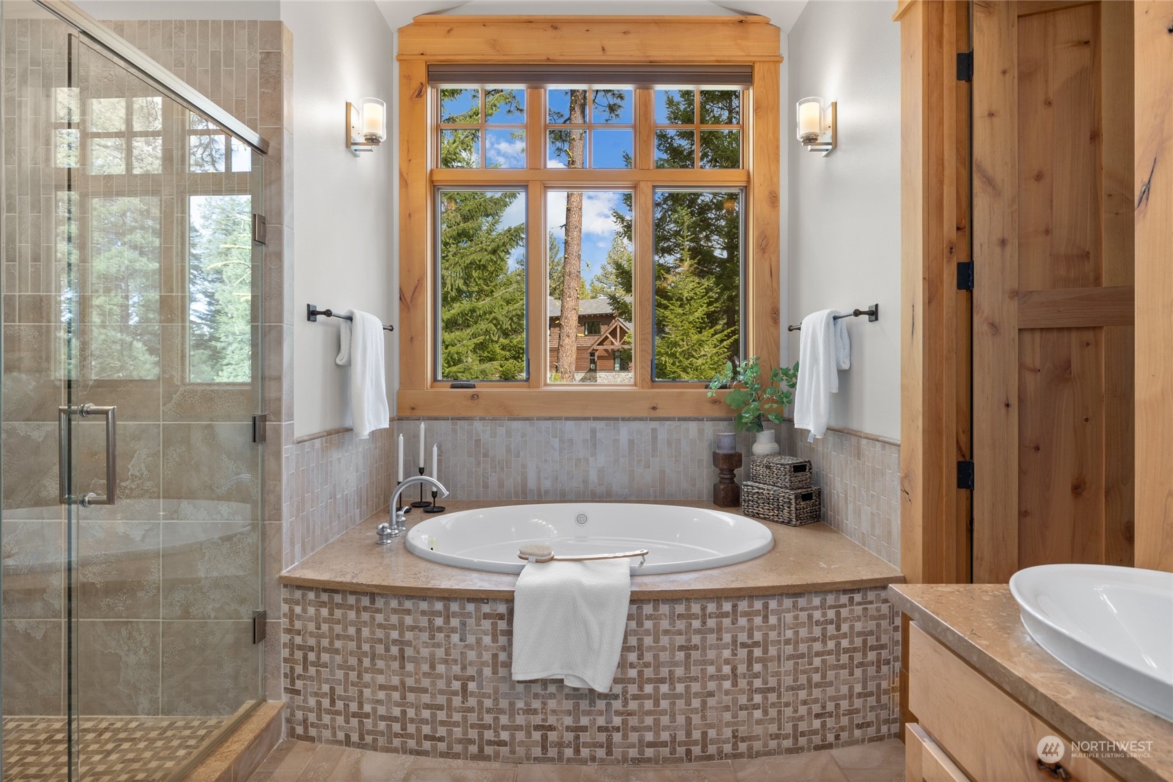 1491 Larkspur Loop Cle Elum, WA 98922 - Photo 18 of 40 a bathroom with a sink and a shower