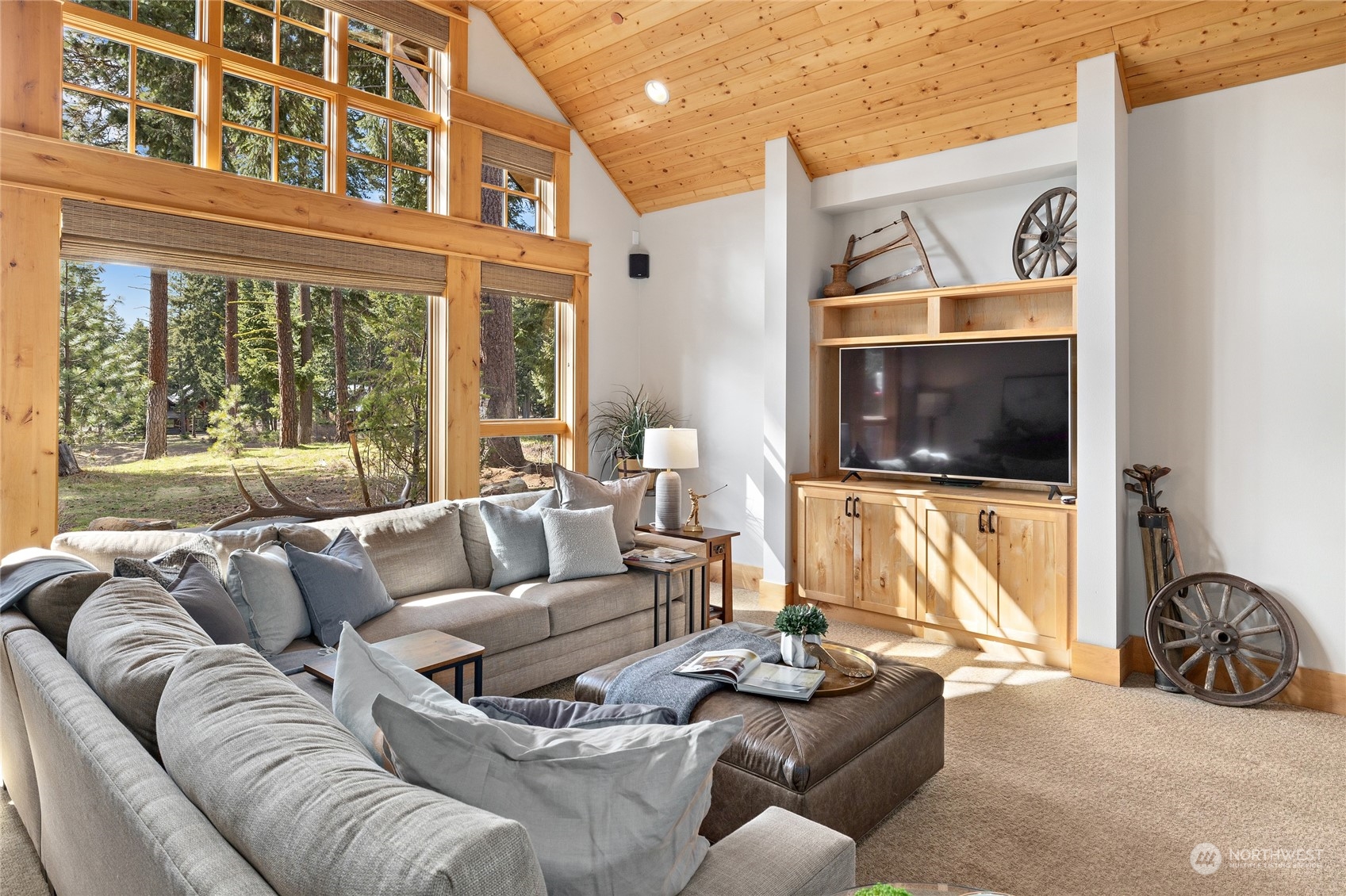 1491 Larkspur Loop Cle Elum, WA 98922 - Photo 5 of 40 a living room with furniture and a flat screen tv