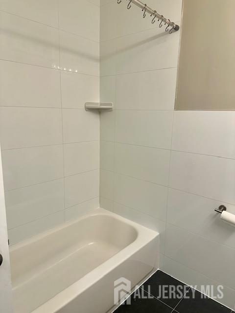 3 Farnham Square Parlin, NJ 08859 - Photo 29 of 31 a bathroom with a bathtub