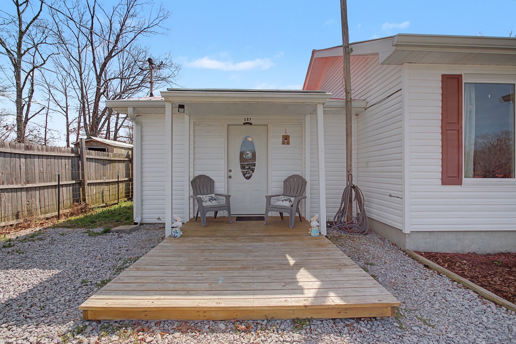 127 Rockhouse Road Hohenwald, TN 38462 - Photo 4 of 28 a front view of a house with garden