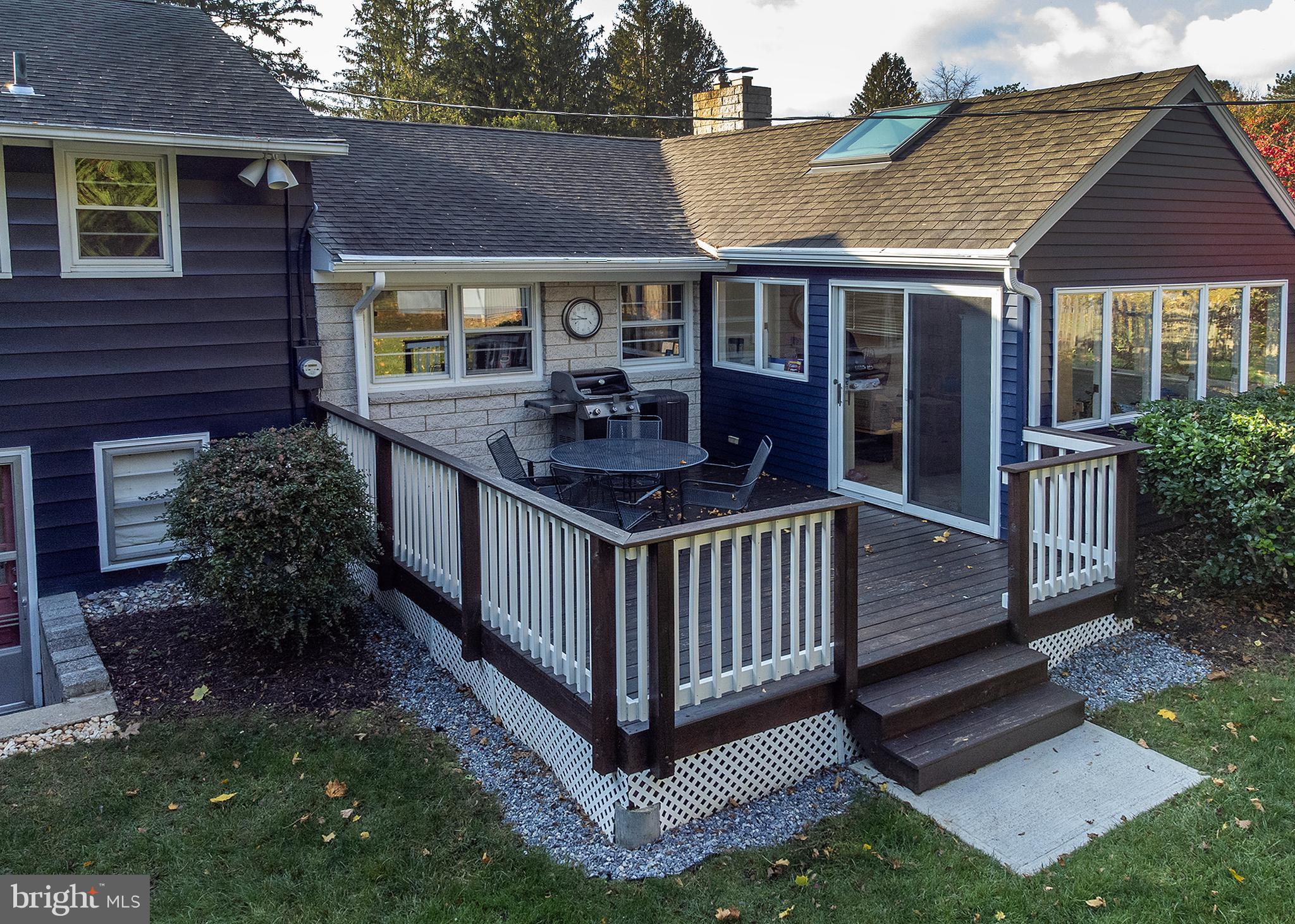 4310 Lakeview Road Harrisburg, PA 17112 - Photo 11 of 54 Private bqck deck