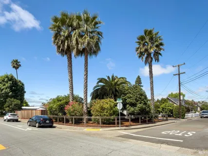 $879,000 | 1 Alta Drive, Petaluma, CA 94954