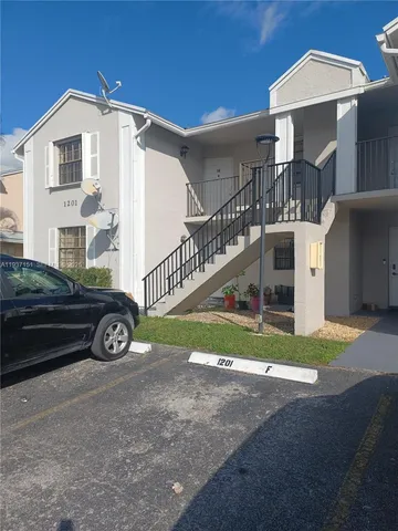 $205,000 | 1201 North Liberty Avenue, Unit 1201E, Homestead, FL 33034