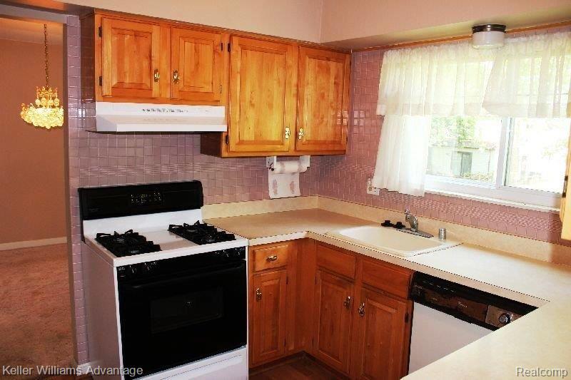 22398 Mill Road Novi, MI 48375 - Photo 7 of 19 Kitchen