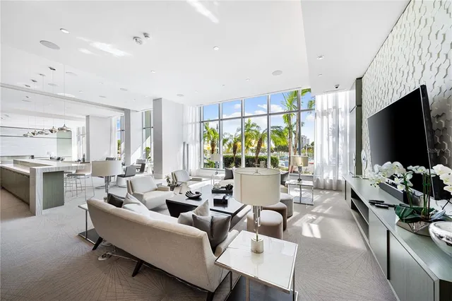 $8,500 | 1155 North Gulfstream Avenue, Unit 606, Sarasota, FL 34236