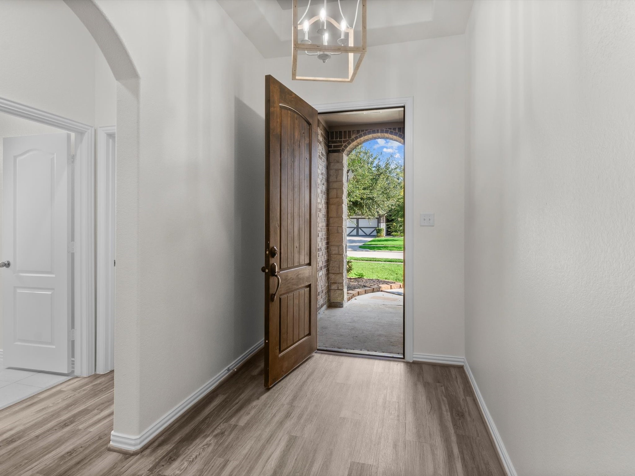 4746 Misty Ranch Drive Spring, TX 77386 - Photo 3 of 49 Foyer entry with elevated tray ceilings.