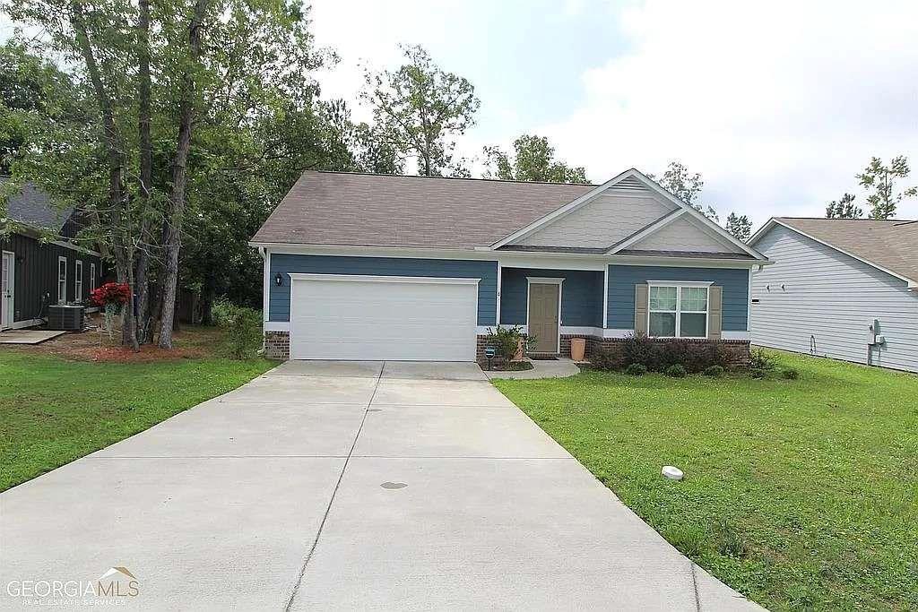 6 Gala Drive Northeast Rome, GA 30165 - Photo 1 of 11 a front view of a house with garden