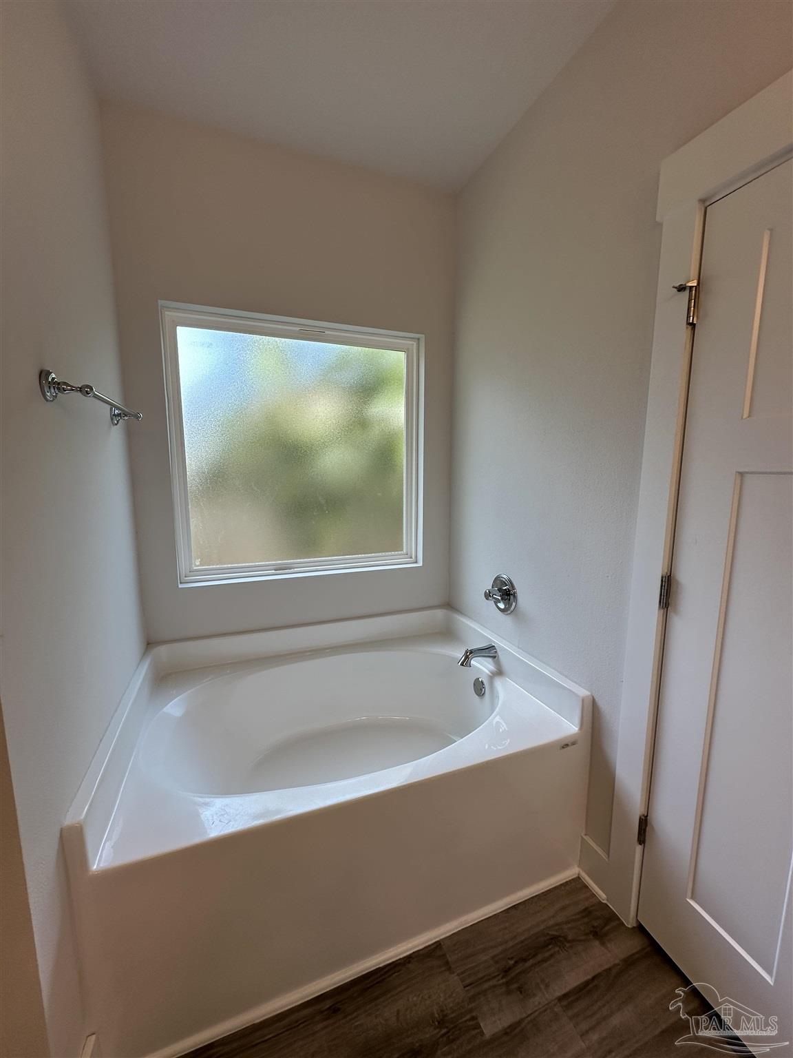 4466 Jude Way Pace, FL 32571 - Photo 14 of 27 Garden Tub!