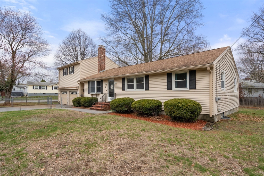 6 Broadview Road Lowell, MA 01852 - Photo 3 of 25