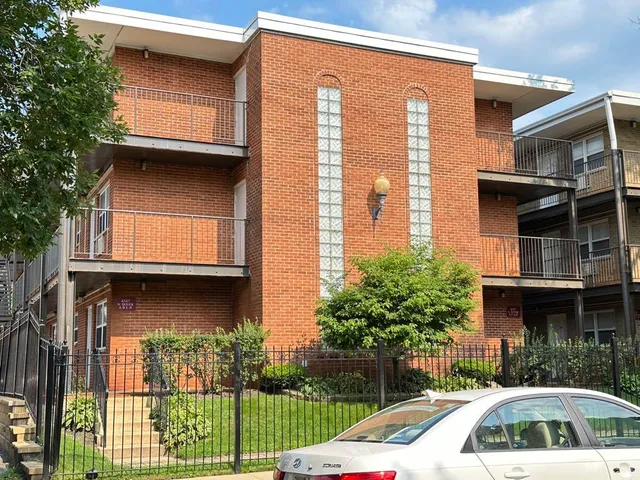 $1,150 | 4543 North Dover Street, Unit 2F, Chicago, IL 60640