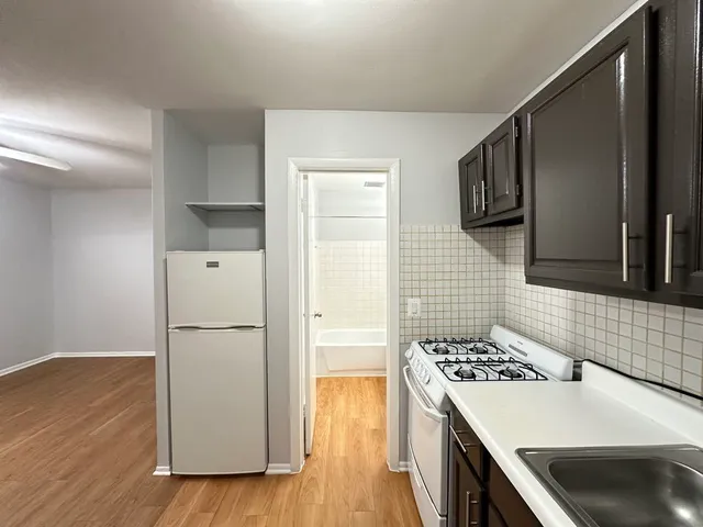 $1,095 | 4543 North Dover Street, Unit 2F, Chicago, IL 60640