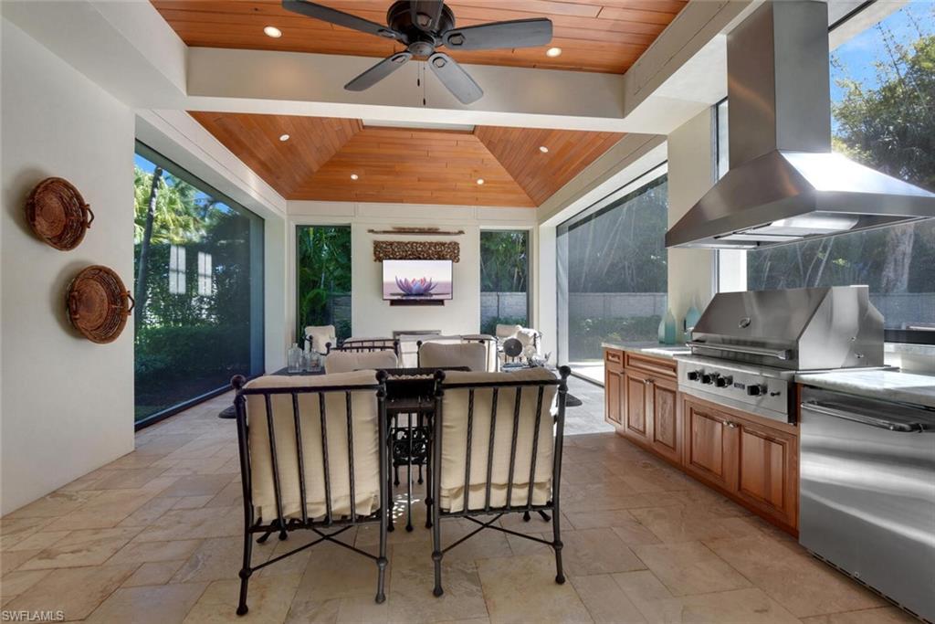 2250 Crayton Road Naples, FL 34103 - Photo 13 of 49