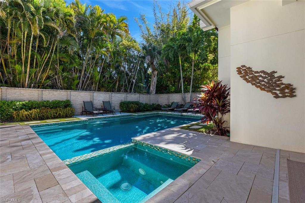 2250 Crayton Road Naples, FL 34103 - Photo 7 of 49