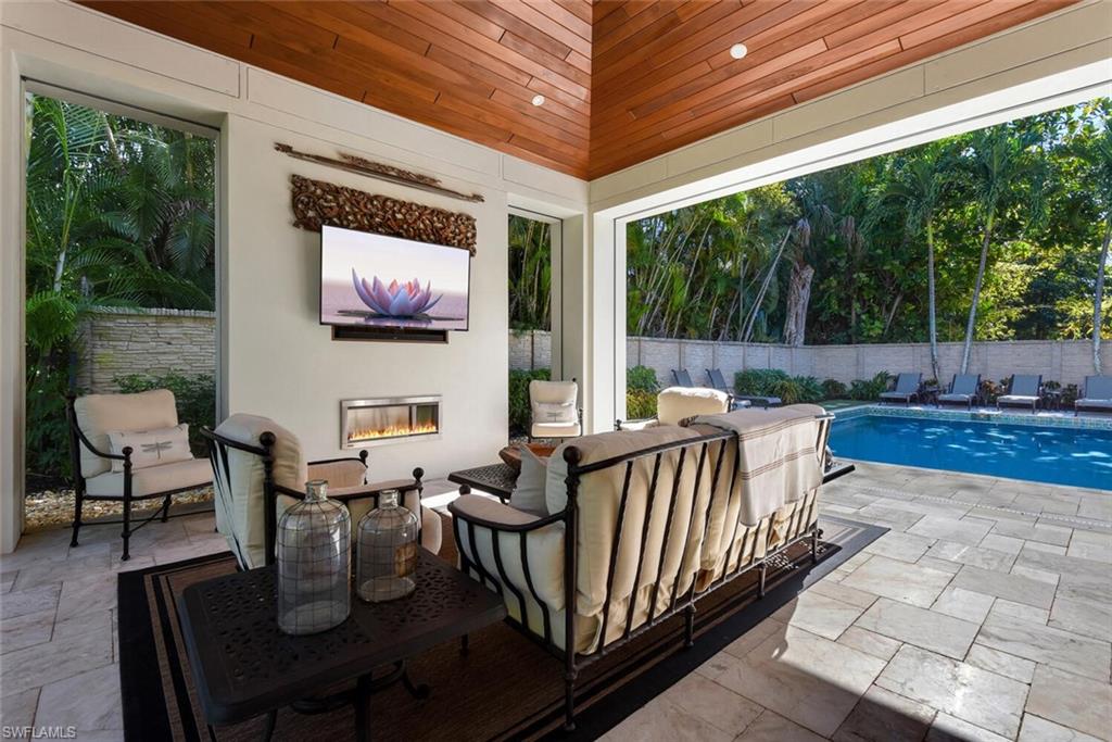 2250 Crayton Road Naples, FL 34103 - Photo 10 of 49