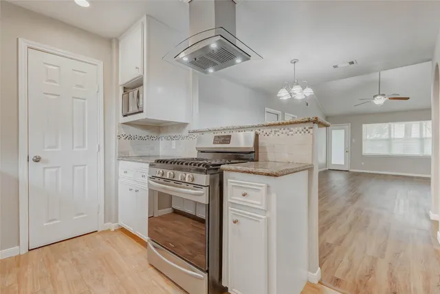 $2,095 | 15531 Edenvale Street, Friendswood, TX 77546