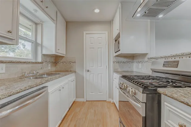 $2,095 | 15531 Edenvale Street, Friendswood, TX 77546