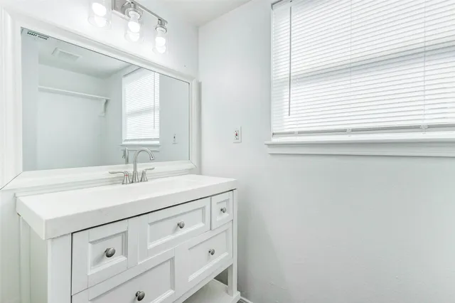 $2,095 | 15531 Edenvale Street, Friendswood, TX 77546