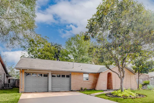 $2,095 | 15531 Edenvale Street, Friendswood, TX 77546