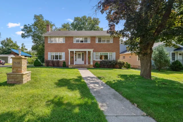 $524,900 | 528 Lexington Parkway South, St. Paul, MN 55116