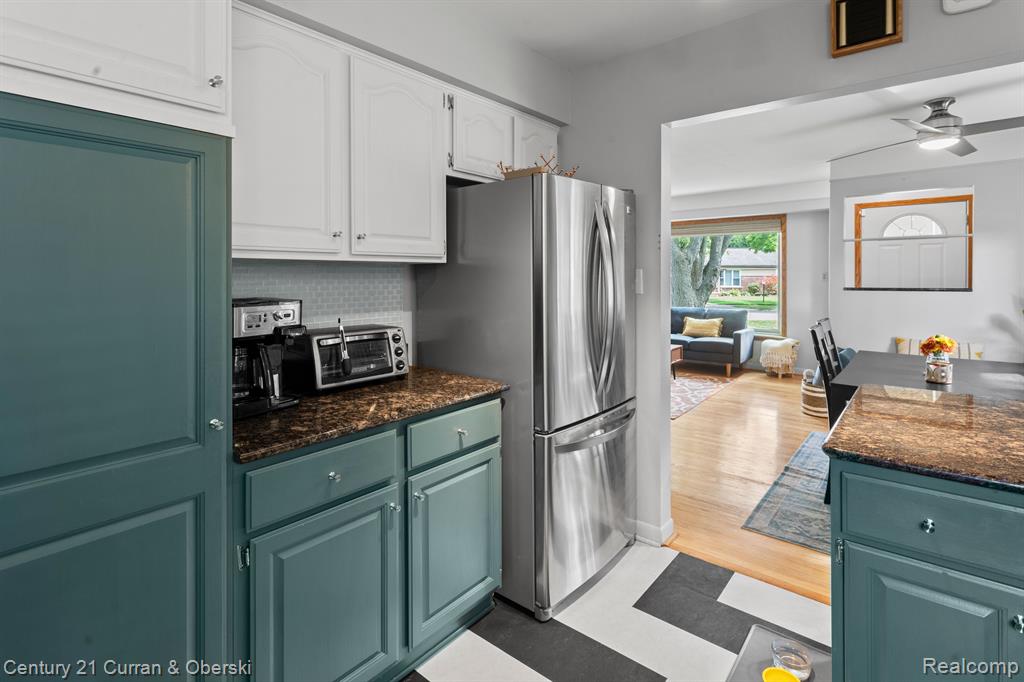 31528 Marblehead Road Farmington, MI 48336 - Photo 18 of 35 Gallery Image 18