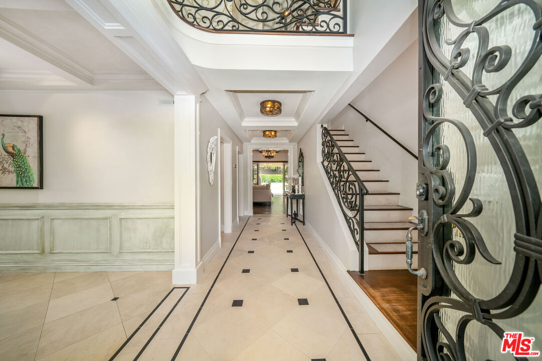 16632 Bienveneda Place Pacific Palisades, CA 90272 - Photo 11 of 62 a view of an entryway with wooden floor