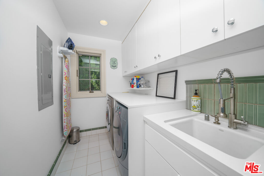 16632 Bienveneda Place Pacific Palisades, CA 90272 - Photo 42 of 62 a bathroom with a sink a toilet and shower