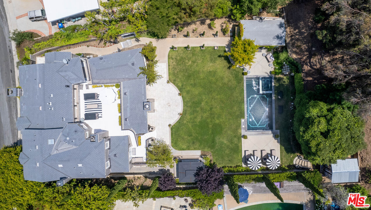 16632 Bienveneda Place Pacific Palisades, CA 90272 - Photo 60 of 62 an aerial view of a house with a garden
