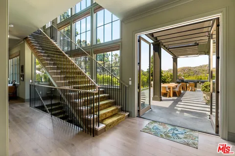 $18,995,000 | 1529 Amalfi Drive, Pacific Palisades, CA 90272