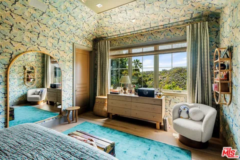 $18,995,000 | 1529 Amalfi Drive, Pacific Palisades, CA 90272