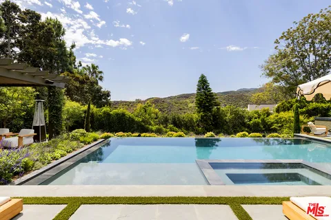 $18,995,000 | 1529 Amalfi Drive, Pacific Palisades, CA 90272