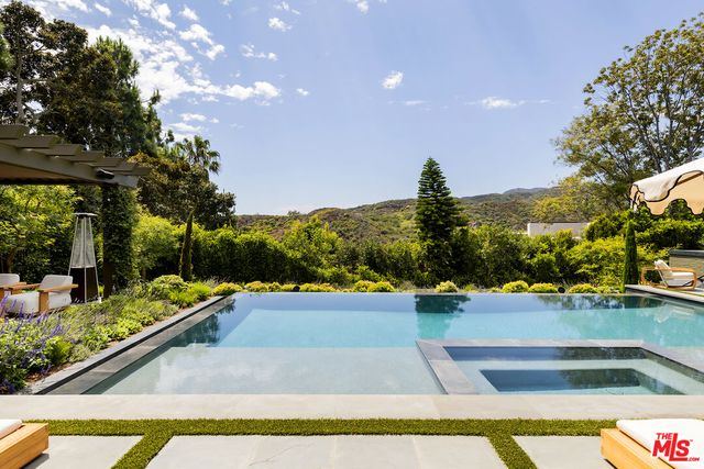 $20,995,000 | 1529 Amalfi Drive, Pacific Palisades, CA 90272