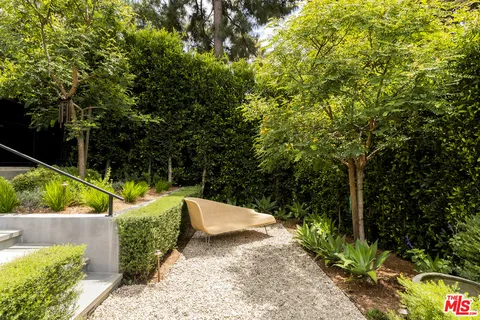 $18,995,000 | 1529 Amalfi Drive, Pacific Palisades, CA 90272