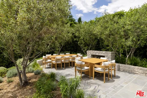 $18,995,000 | 1529 Amalfi Drive, Pacific Palisades, CA 90272