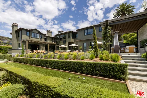 $18,995,000 | 1529 Amalfi Drive, Pacific Palisades, CA 90272