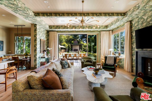 $20,995,000 | 1529 Amalfi Drive, Pacific Palisades, CA 90272
