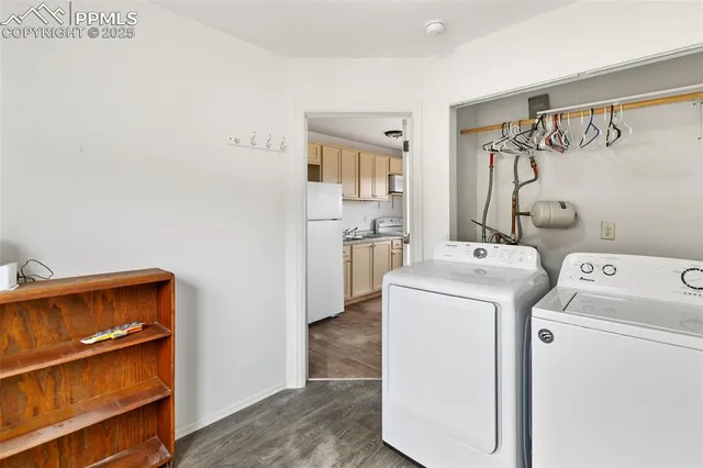 a view of a parking space