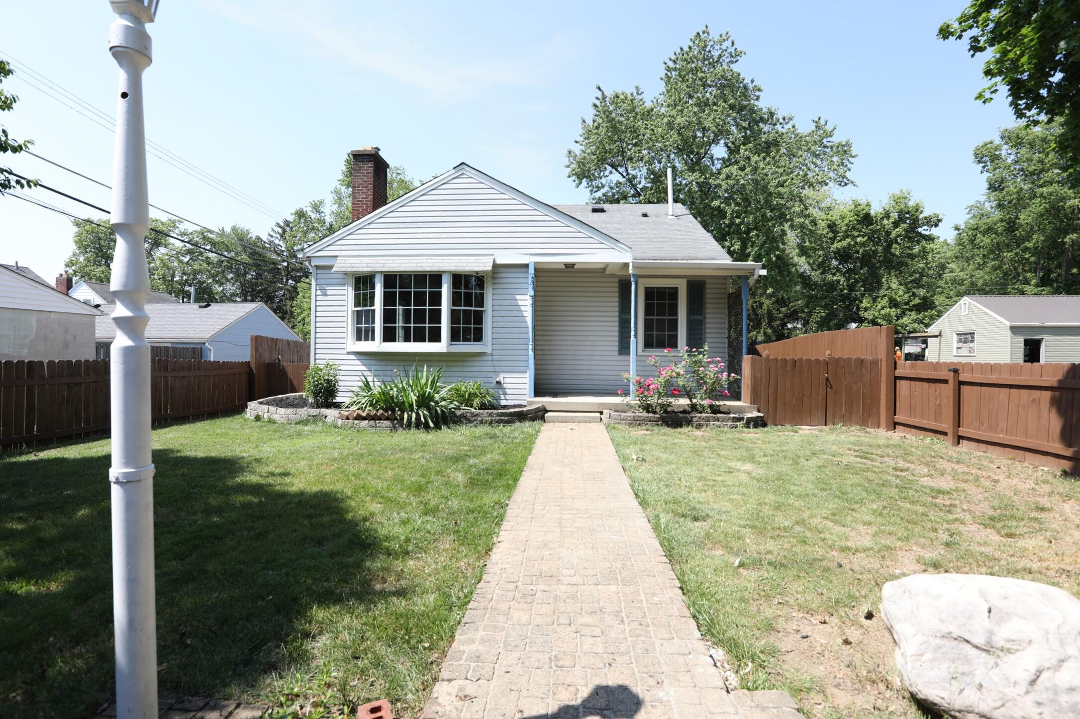 74 East Alcott Road Columbus, OH 43207 - Photo 2 of 29 1