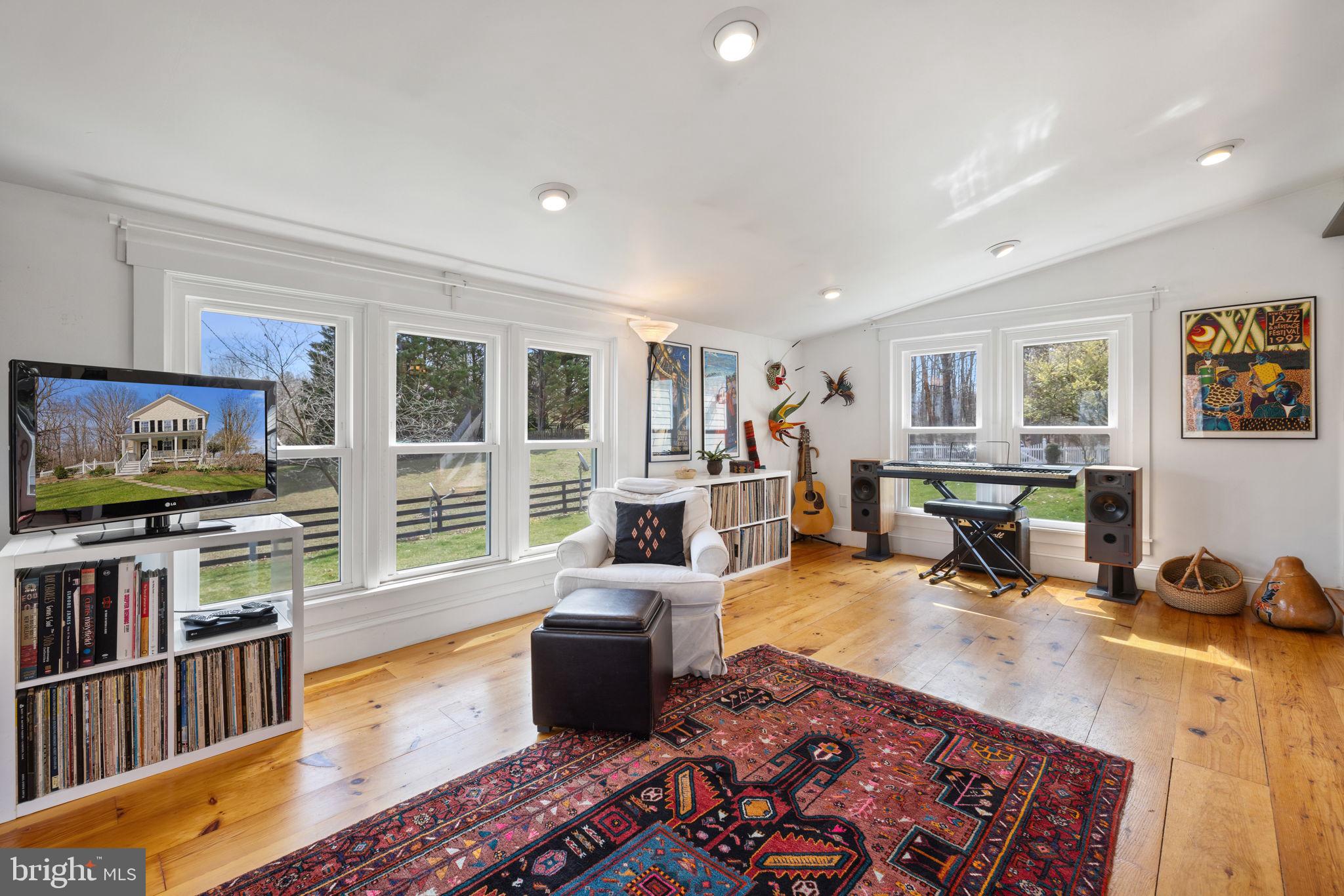 11178 Kilkenny Road Marshall, VA 20115 - Photo 101 of 131 An abundance of natural light