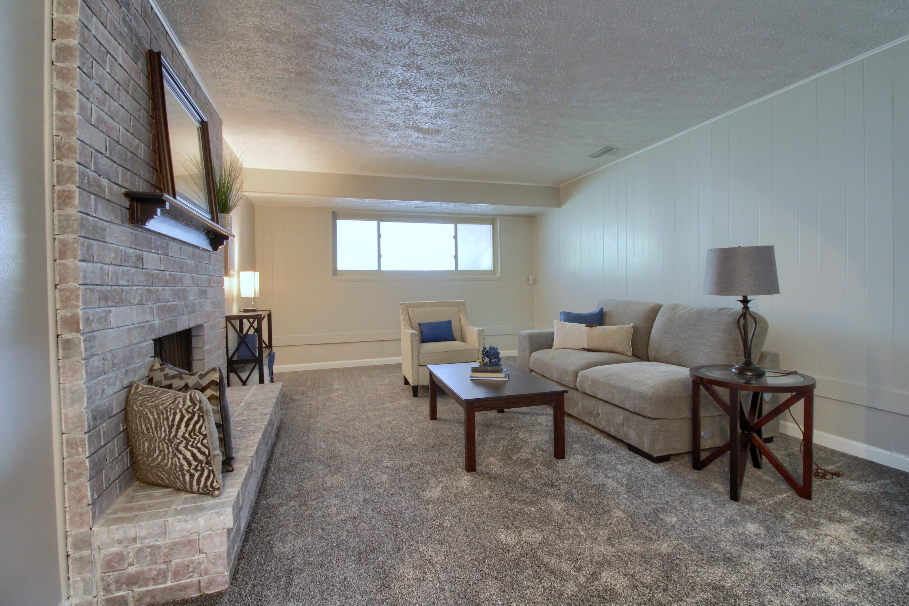 42608 Hanford Road Canton, MI 48187 - Photo 14 of 32 14-Family-Room