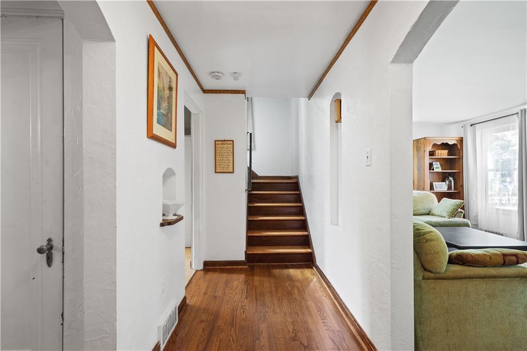 780 Highvue Road Pittsburgh, PA 15228 - Photo 5 of 32 Gallery Image 5