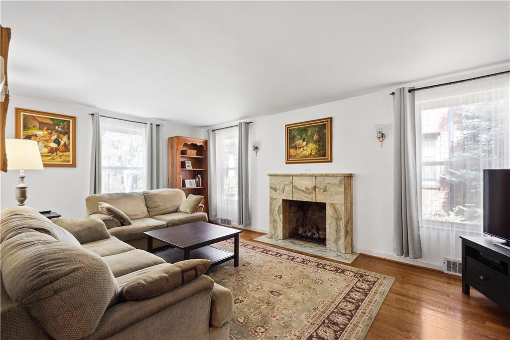 780 Highvue Road Pittsburgh, PA 15228 - Photo 6 of 32 Gallery Image 6