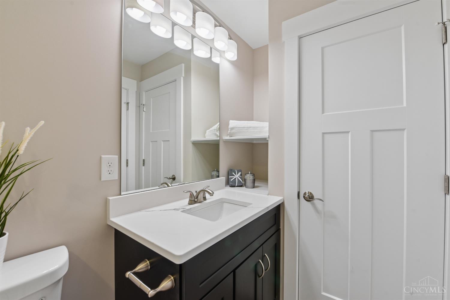 1115 Compton Road Cincinnati, OH 45231 - Photo 23 of 47